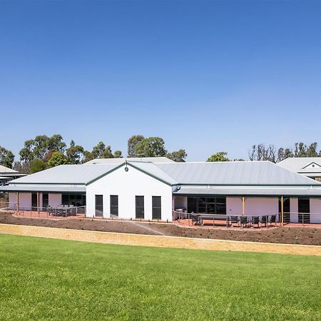 Yarrawonga Mulwala Golf Club Otel Dış mekan fotoğraf The new hospital at Wagga Wagga