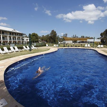 Yarrawonga Mulwala Golf Club Otel Dış mekan fotoğraf The pool at the Club Hotel