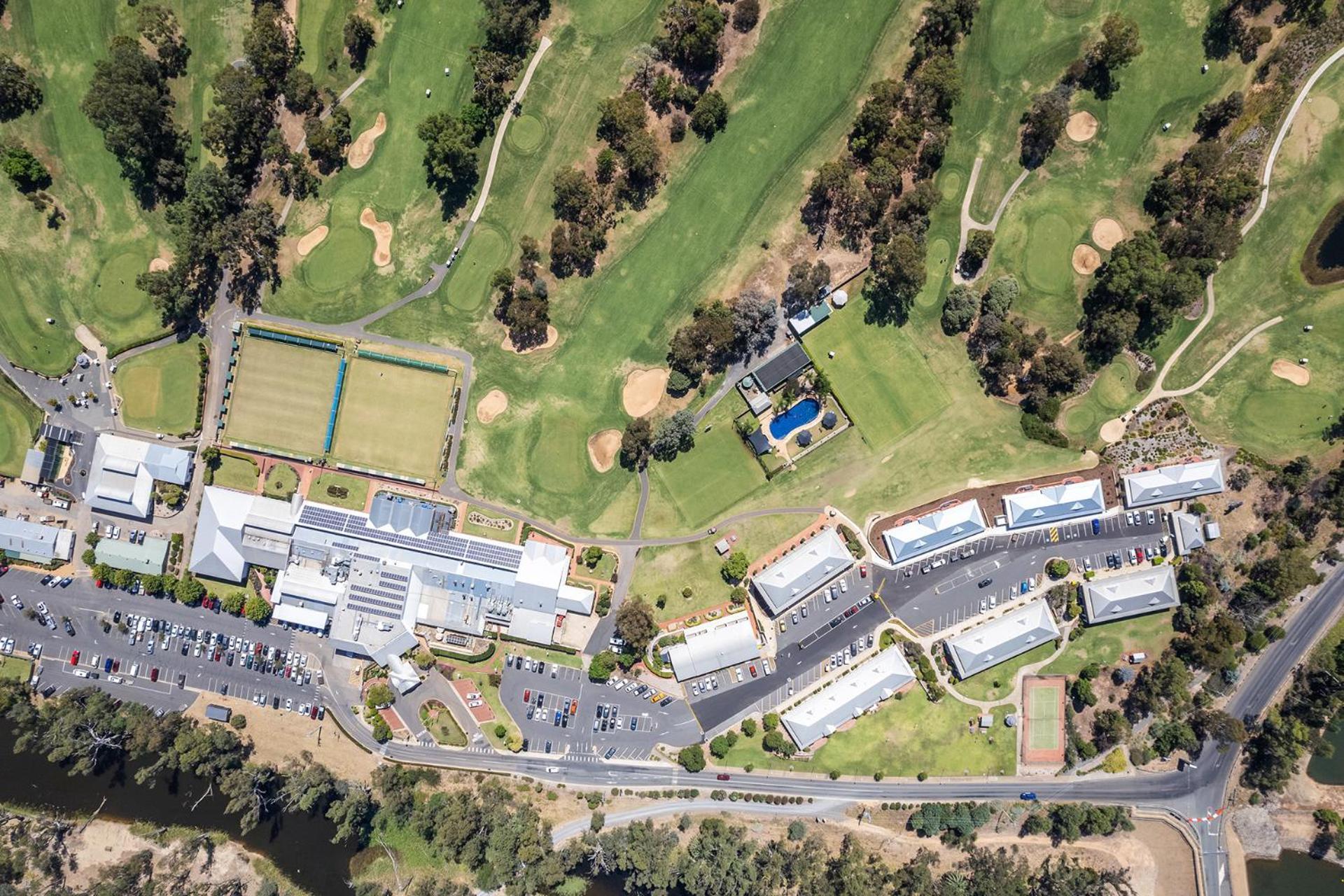 Yarrawonga Mulwala Golf Club Otel Dış mekan fotoğraf Aerial view of the school
