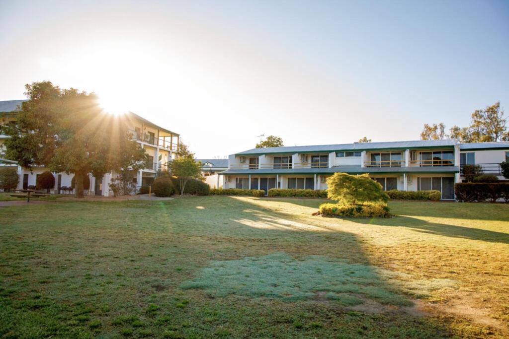 Yarrawonga Mulwala Golf Club Otel Dış mekan fotoğraf The Village, 2015