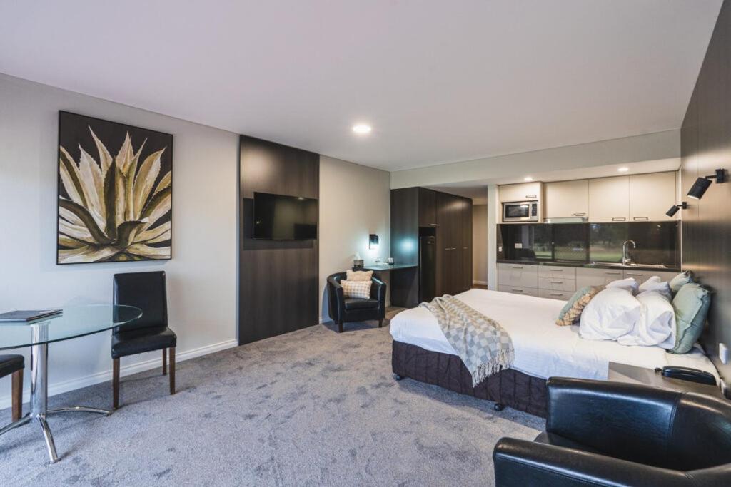 Yarrawonga Mulwala Golf Club Otel Dış mekan fotoğraf Studio apartment