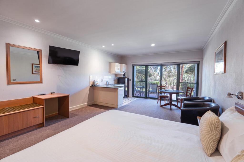 Yarrawonga Mulwala Golf Club Otel Dış mekan fotoğraf Studio Suite