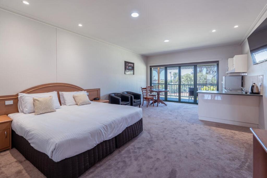 Yarrawonga Mulwala Golf Club Otel Dış mekan fotoğraf Studio Suite