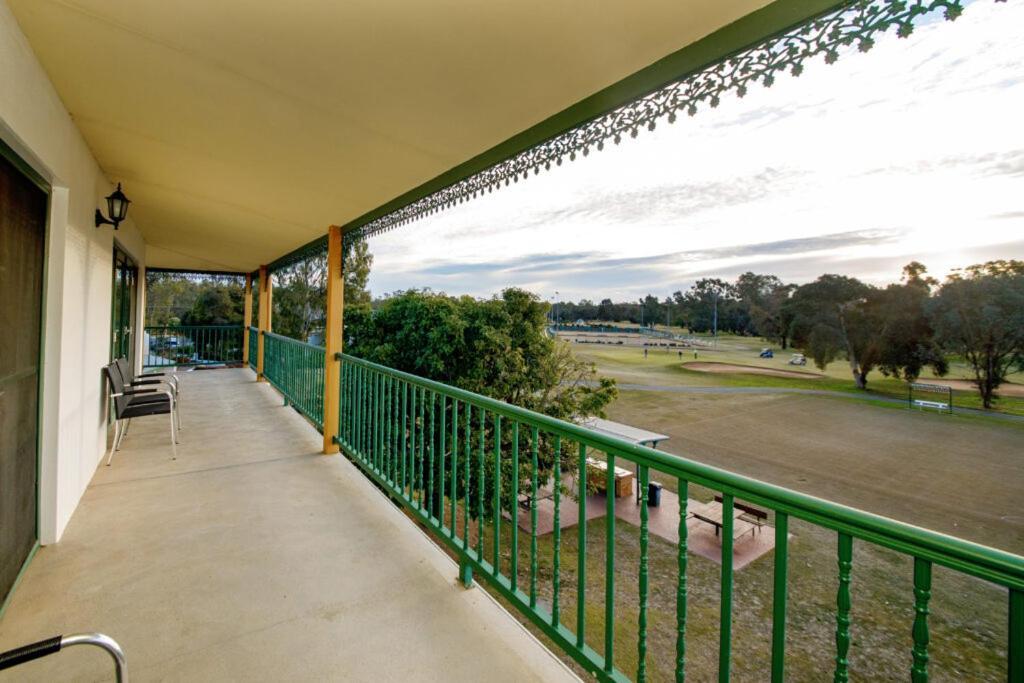 Yarrawonga Mulwala Golf Club Otel Dış mekan fotoğraf A balcony at the Adelaide Oval