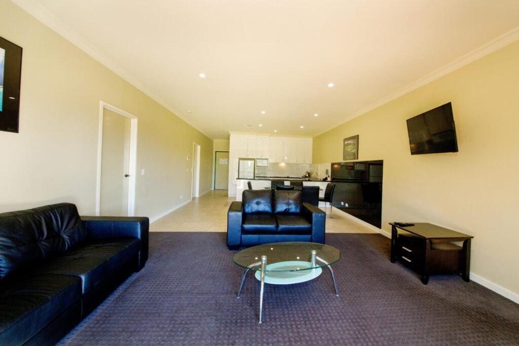 Yarrawonga Mulwala Golf Club Otel Dış mekan fotoğraf A typical apartment at the hotel