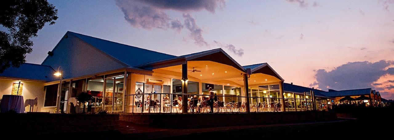 Yarrawonga Mulwala Golf Club Otel Dış mekan fotoğraf Clubhouse at the Port Lincoln Golf Club