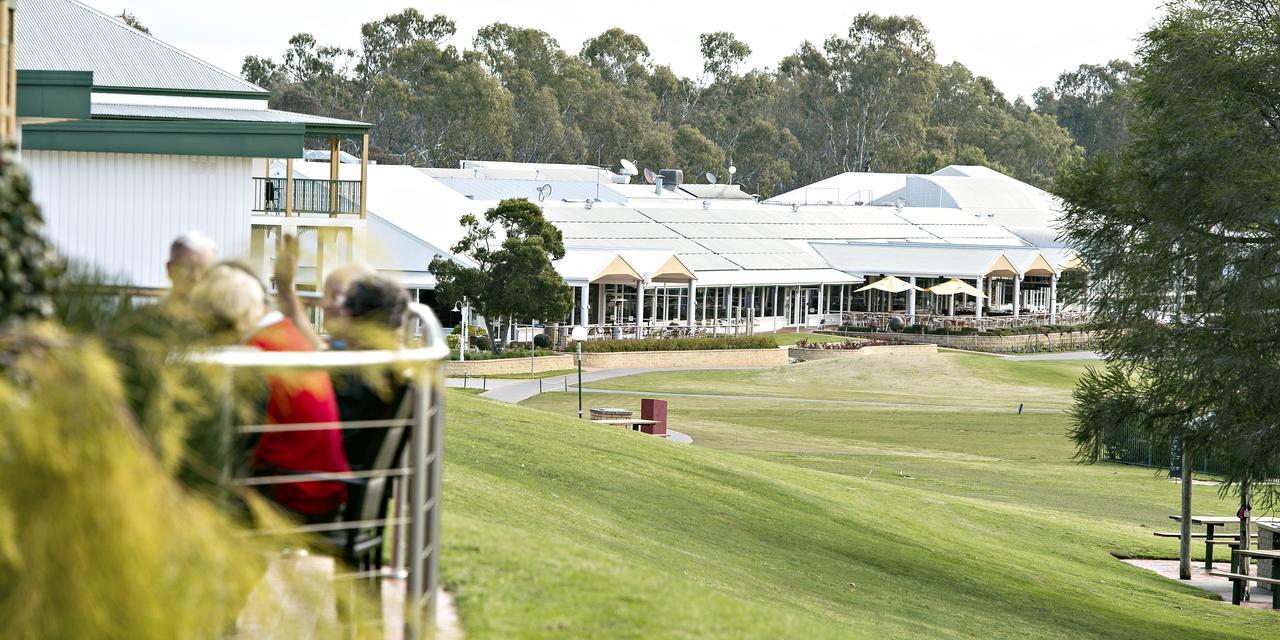 Yarrawonga Mulwala Golf Club Otel Dış mekan fotoğraf The clubhouse at the Adelaide Oval