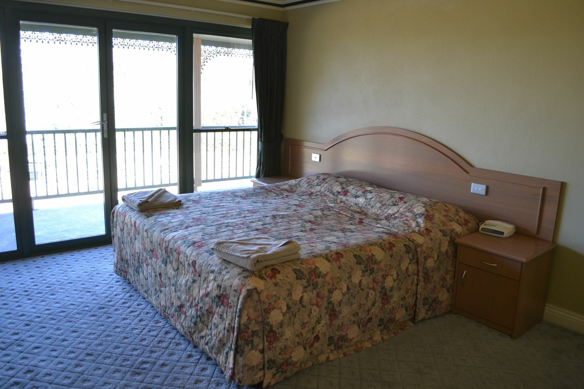 Yarrawonga Mulwala Golf Club Otel Dış mekan fotoğraf A bedroom