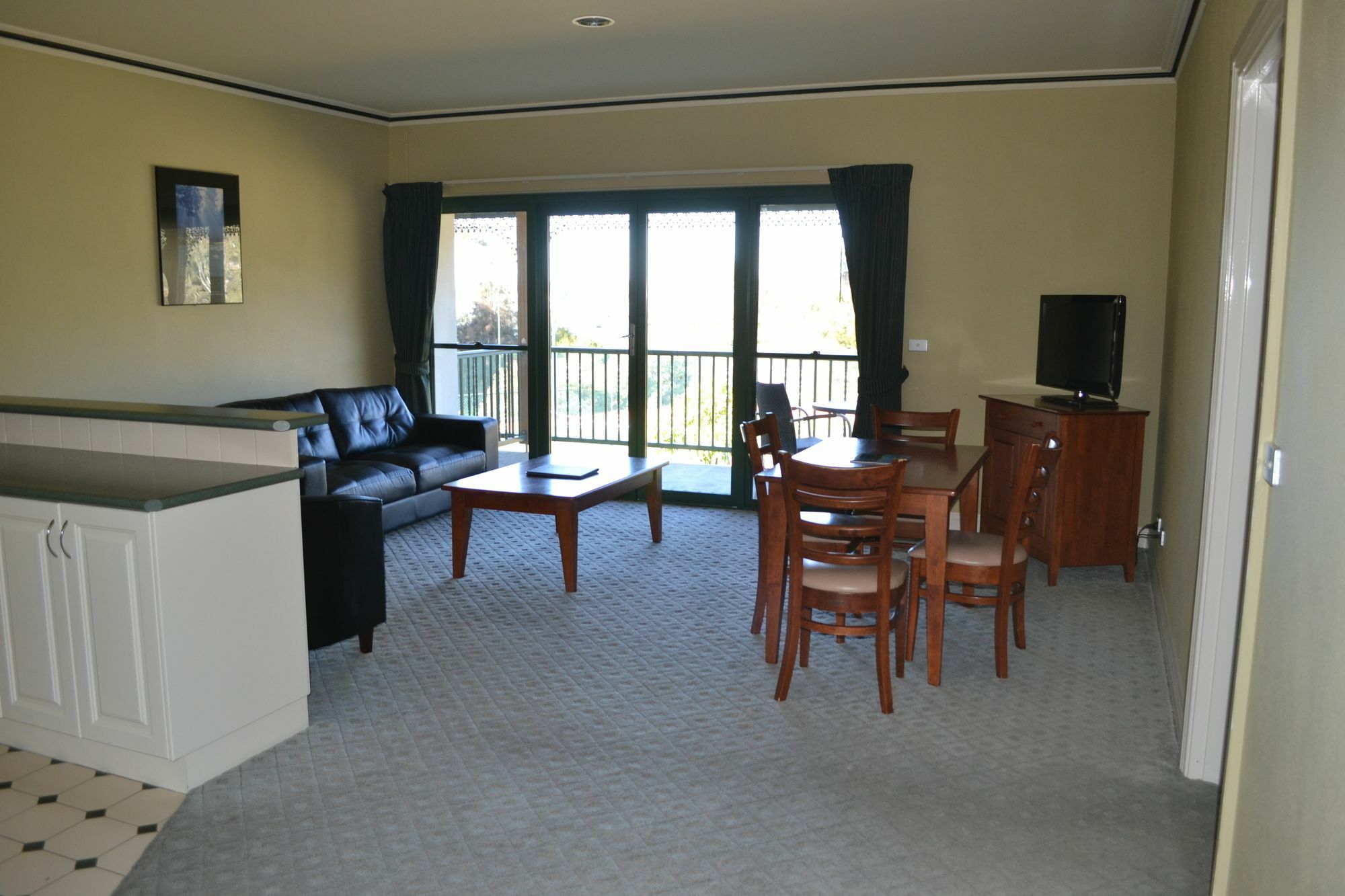 Yarrawonga Mulwala Golf Club Otel Dış mekan fotoğraf A typical apartment at the hotel